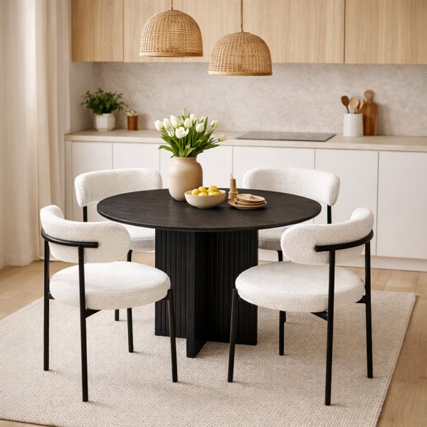 Spisegruppe Crossby bord �120 cm i svartbeiset eik med 4 Wilma spisestoler i hvit teddy