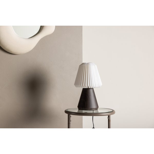 Fjällen bordlampe - Valnøtt/Hvit Fjällen bordlampe - Valnøtt/Hvit