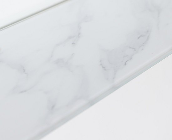 Vegghylle Stream - Hvitt marmorert glass / Messing