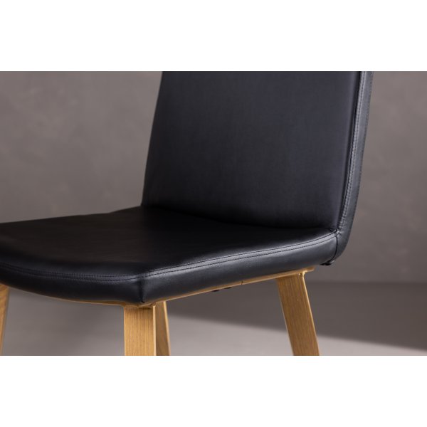 I dag spisestuestol - Sort PU I dag spisestuestol - Sort PU