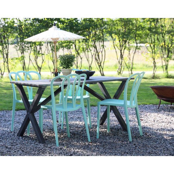 Spisegruppe Scottsdale: 150 cm grtt trebord inkludert 4 stk. Bally stablebare stoler