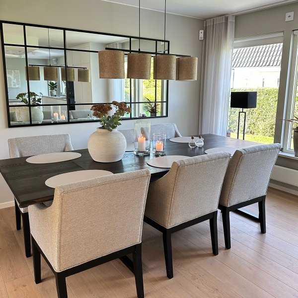 Stort helfigurspeil 110x220 cm | Sprosset | Svart ramme Stort helfigurspeil 110x220 cm | Sprosset | Svart ramme