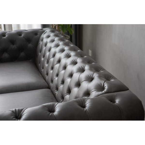 Chesterfield Royal 3-seters sofa - Svart vintage (PU skinn) Chesterfield Royal 3-seters sofa - Svart vintage (PU skinn)