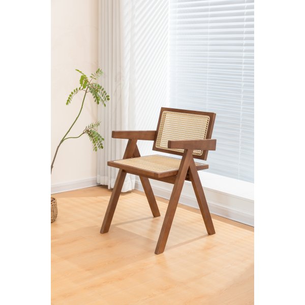 Anna lenestol - Brun med rotting i sete og rygg Anna lenestol - Brun med rotting i sete og rygg