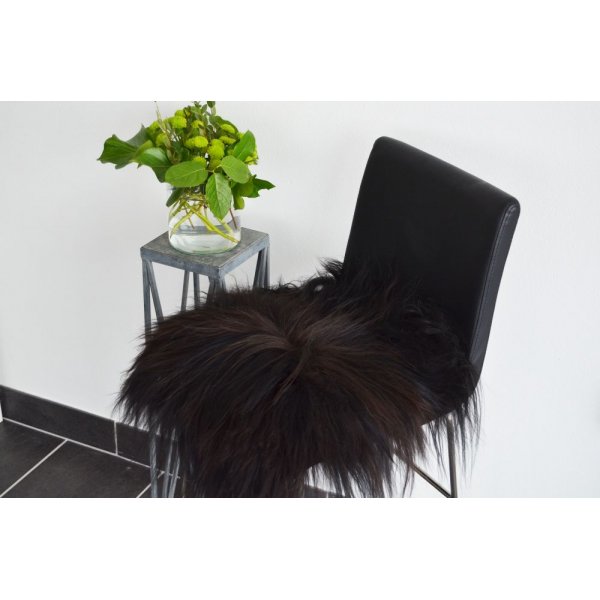 Molly stolpute saueskinn - Svart Molly stolpute saueskinn - Svart