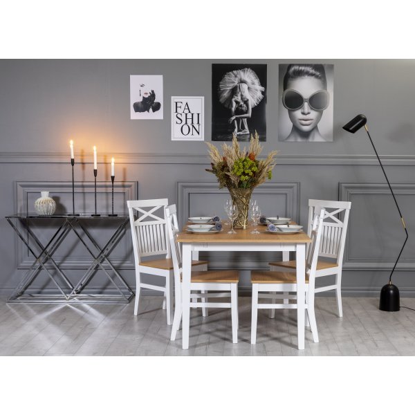 Fårö spisegruppe 140 cm inkludert 4 stk Fårö stoler med kryss - Eik/hvit Fårö spisegruppe 140 cm inkludert 4 stk Fårö stoler med kryss - Eik/hvit
