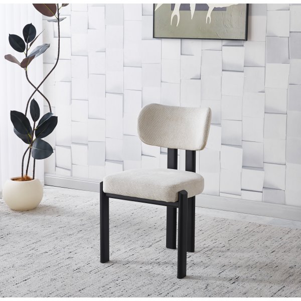 Spisegruppe Crossby uttrekkbart bord Ø120-200cm i svartbeiset eik med 8 Callum spisestoler i beige stoff Spisegruppe Crossby uttrekkbart bord Ø120-200cm i svartbeiset eik med 8 Callum spisestoler i beige stoff