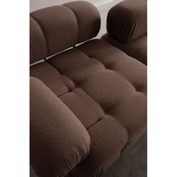 Doblo 2-seters sofa i bouclè - Brun Cappuccino Doblo 2-seters sofa i bouclè - Brun Cappuccino