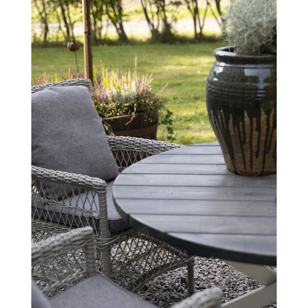 Provence utegruppe: Scottsdale rundt grå/hvitt spisebord Ø112 cm inkludert 4 Provence lenestoler i grå syntetisk rotting Provence utegruppe: Scottsdale rundt grå/hvitt spisebord Ø112 cm inkludert 4 Provence lenestoler i grå syntetisk rotting