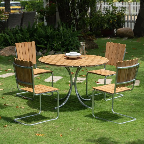 Mllan utegruppe i teak: 4 stoler med spisebord 110 cm