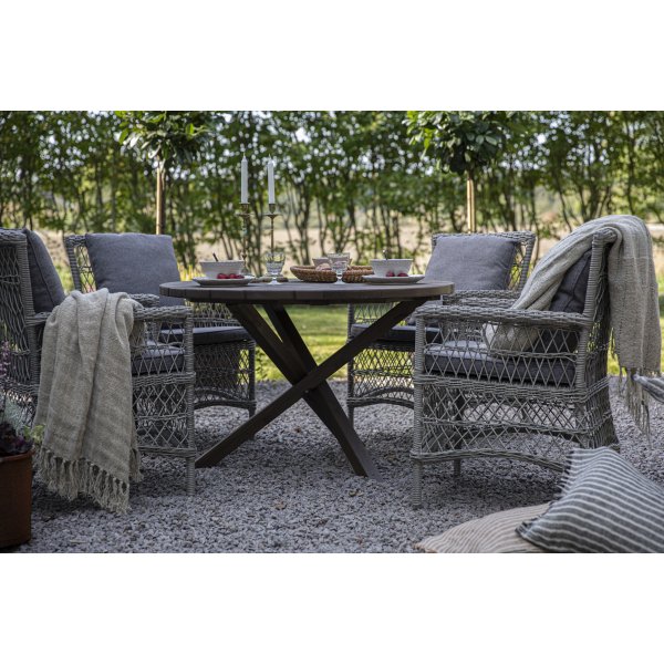 Provence utendørs gruppe: Scottsdale rundt brunt spisebord Ø112 cm inkludert 4 Provence lenestoler i grå syntetisk rotting Provence utendørs gruppe: Scottsdale rundt brunt spisebord Ø112 cm inkludert 4 Provence lenestoler i grå syntetisk rotting