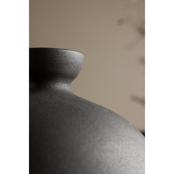 Rellis vase 20 x 24 cm - Sort Rellis vase 20 x 24 cm - Sort