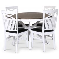 Skagen spisegruppe; rundt spisebord Ø120 cm - Hvit / brunoljet eik med 4 Fårö stoler (Kryss i ryggen) med svart PU-sete Skagen spisegruppe; rundt spisebord Ø120 cm - Hvit / brunoljet eik med 4 Fårö stoler (Kryss i ryggen) med svart PU-sete