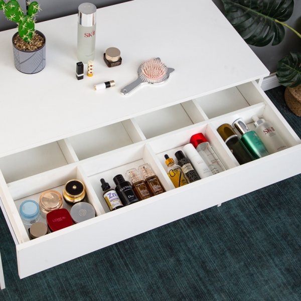 Hvitt sminkebord med oppbevaring, 90 cm bredt Hvitt sminkebord med oppbevaring, 90 cm bredt
