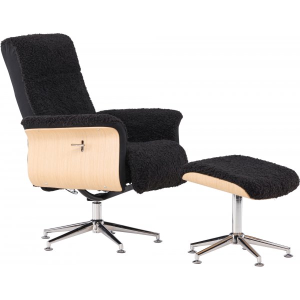 Hagön hvilestol med fotskammel - Svart saueskinnsimitasjon/oljet eik Hagön hvilestol med fotskammel - Svart saueskinnsimitasjon/oljet eik