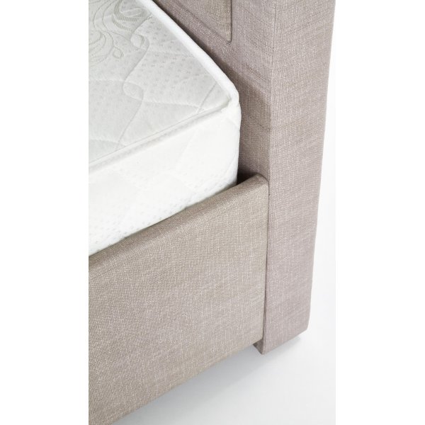 Neveah sengeramme - Beige/valnøtt Neveah sengeramme - Beige/valnøtt