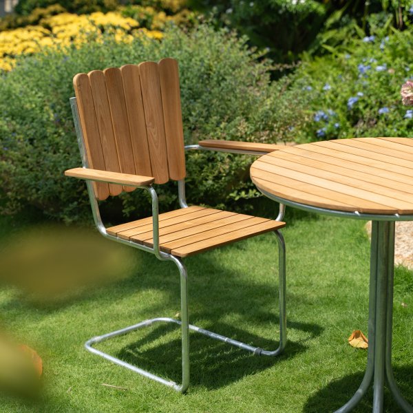 M�llan stabelbar spisestol med armlener i teak