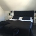 Kundebilde Sort sengegavl inkl veggefeste - 180 cm