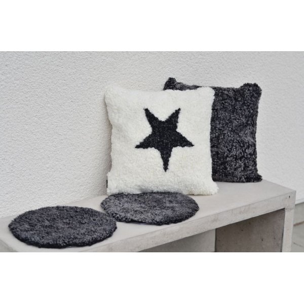 Krøllet stolpute saueskinn Mørk grå Krøllet stolpute saueskinn Mørk grå