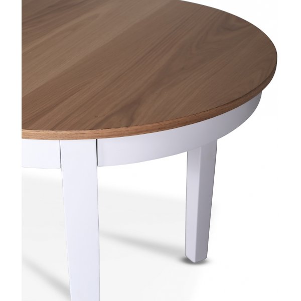 Fårö spisegruppe; spisebord 160/210x90 cm - Hvit / oljet eik med 6 skagenstoler med kryss i ryggen, grått sete Fårö spisegruppe; spisebord 160/210x90 cm - Hvit / oljet eik med 6 skagenstoler med kryss i ryggen, grått sete