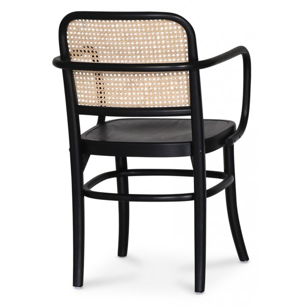 Omni spisegruppe, rundt spisebord Ø130 cm inkludert 4 stk. Nemis sorte karmstoler - Whitewash Omni spisegruppe, rundt spisebord Ø130 cm inkludert 4 stk. Nemis sorte karmstoler - Whitewash