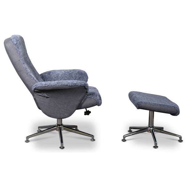 Times lenestol med fotskammel (Recliner) - Lysegrått saueskinn Times lenestol med fotskammel (Recliner) - Lysegrått saueskinn