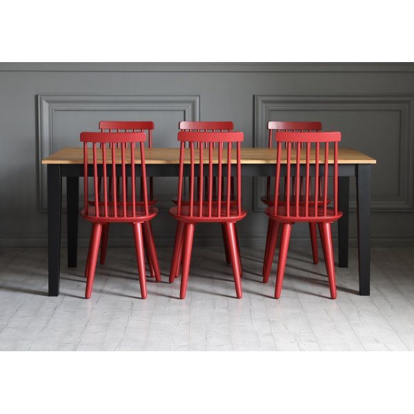 Dalsland spisegruppe: Spisebord i sort/eik med 6 røde knaggstoler Dalsland spisegruppe: Spisebord i sort/eik med 6 røde knaggstoler