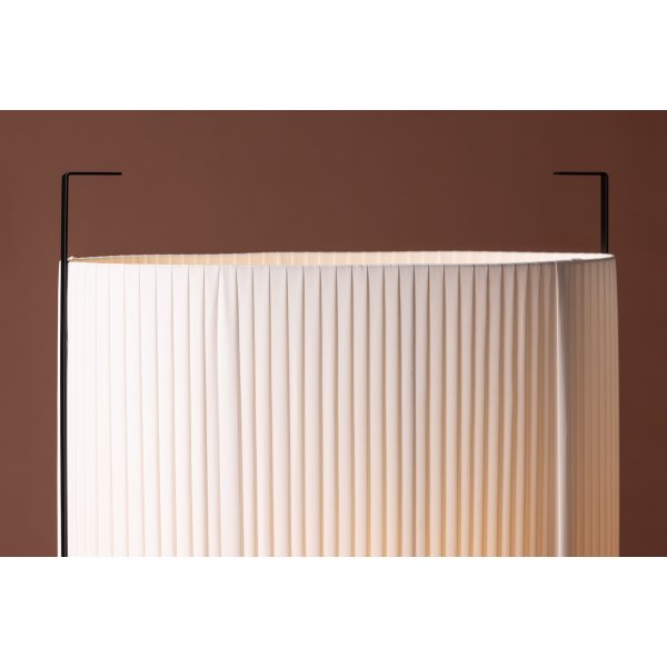Rennes gulvlampe - Beige/svart Rennes gulvlampe - Beige/svart